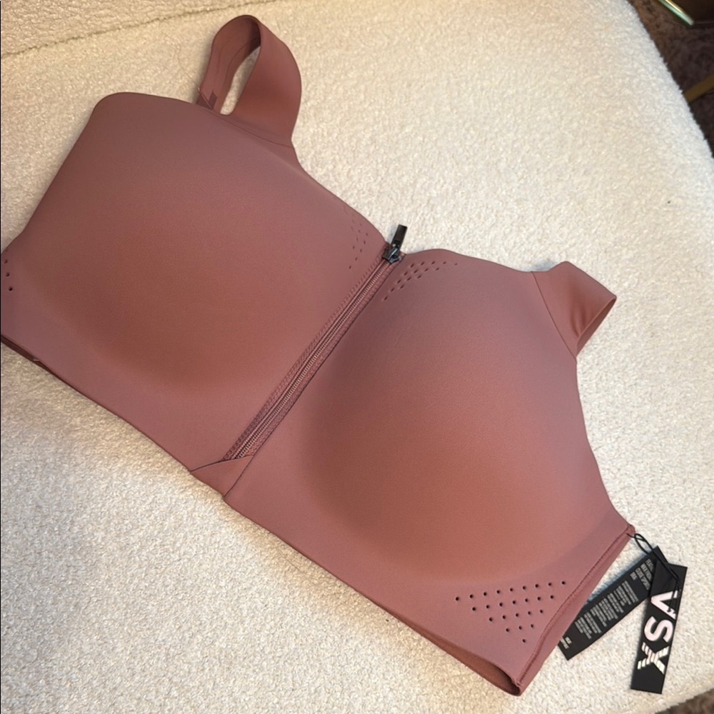 Victoria’s Secret Featherweight Sports Bra NWT